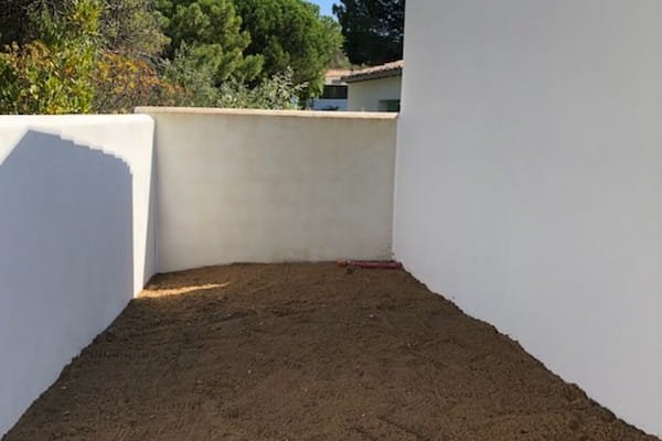 Avant, le couloir de sable