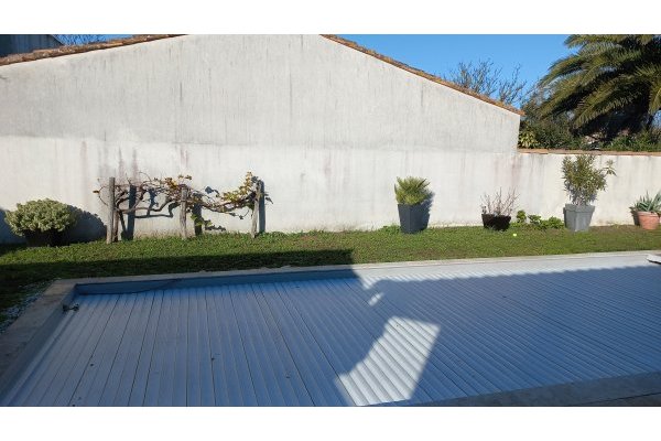 le long de la piscine AVANT le long de la piscine AVANT